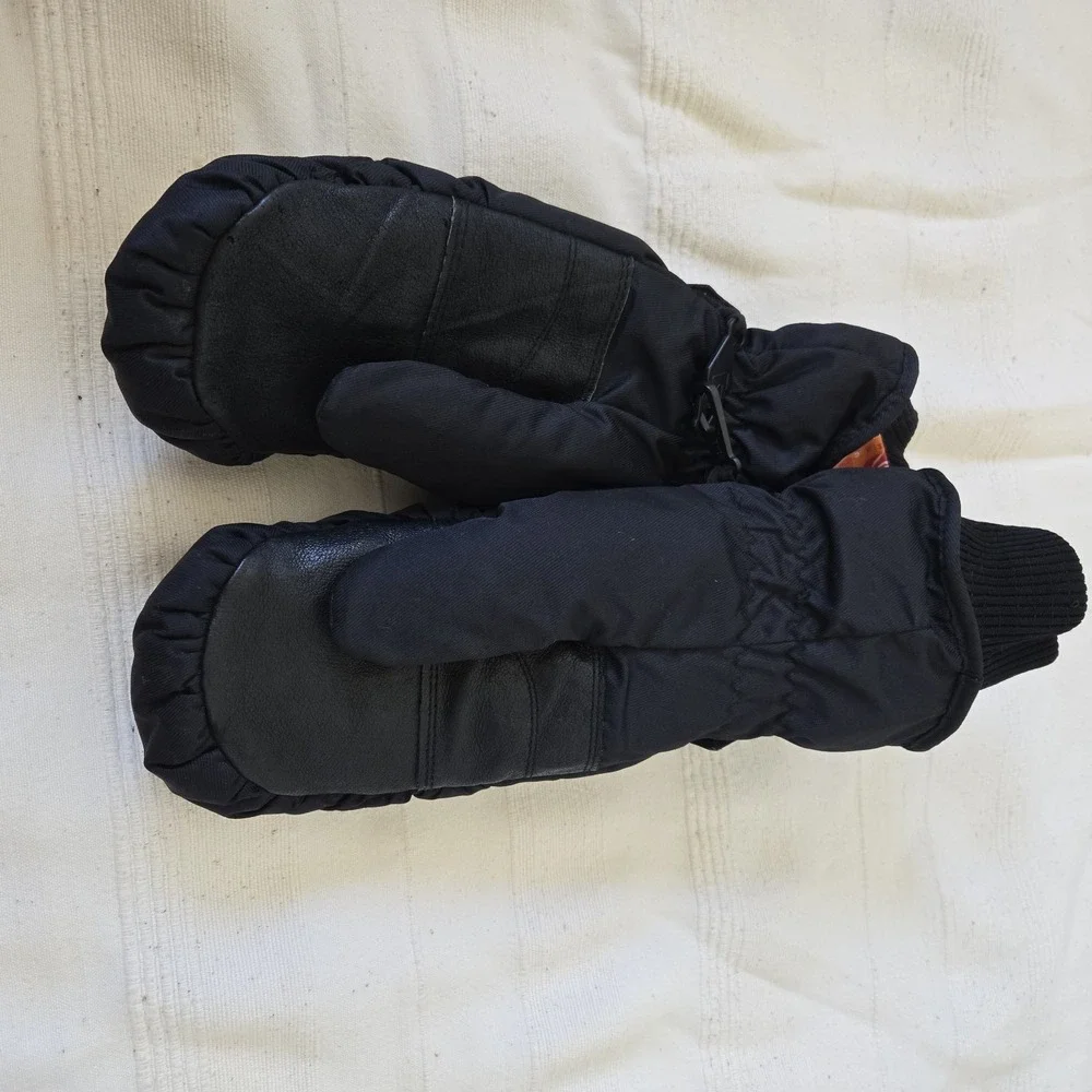 Kombi Waterguard Nlack Mittens  Women's Size Medium New No Tag  Skiing Winter
